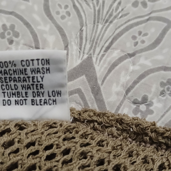 Lightweight Crochet Top One Size - Picture 5 of 6